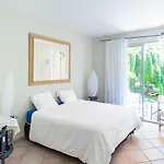 Elegant In Les M Es With Garden וילה Les Mées