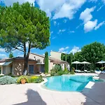 Elegant In Les M Es With Garden וילה *