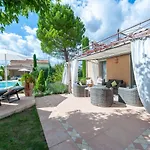 וילה Elegant In Les M Es With Garden
