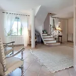 Elegant In Les M Es With Garden וילה