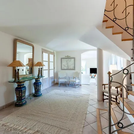 Elegant In Les M Es With Garden Vila *