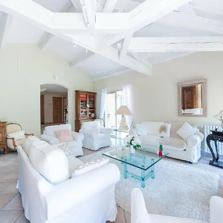 Elegant In Les M Es With Garden Vila *