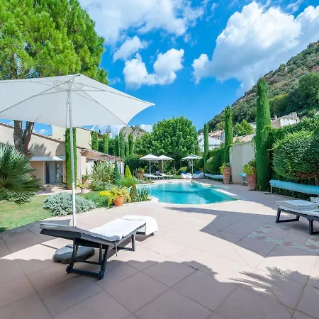 Elegant In With Garden Villa