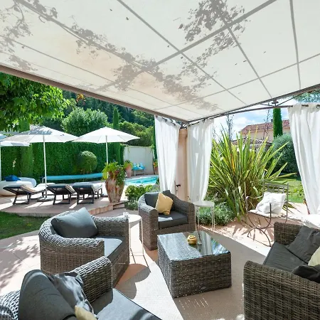 Vila Elegant In Les M Es With Garden *