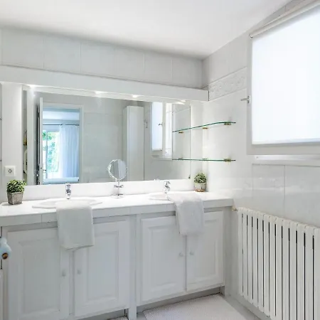 Vila Elegant In Les M Es With Garden *