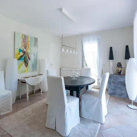 Vila Elegant In Les M Es With Garden *