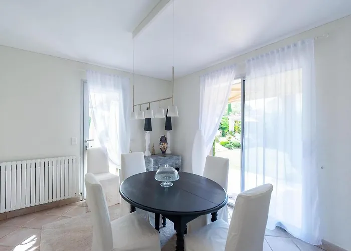 Elegant In With Garden Villa Les Mées