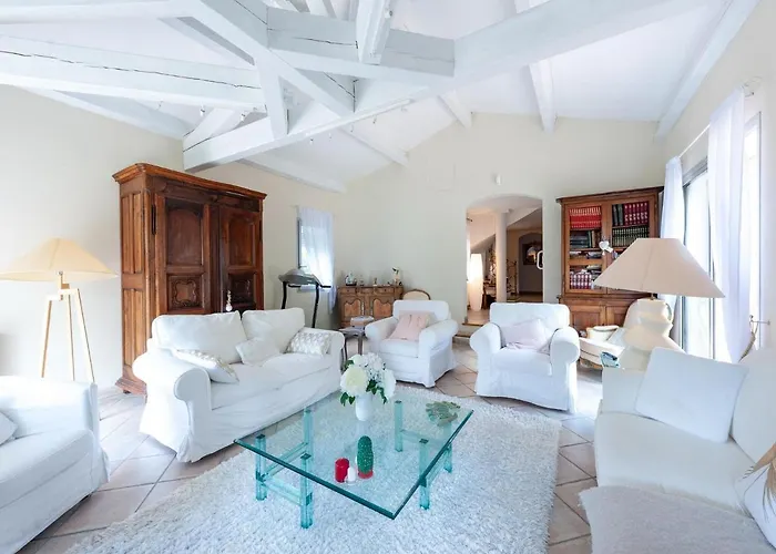 Elegant In With Garden Villa Les Mées