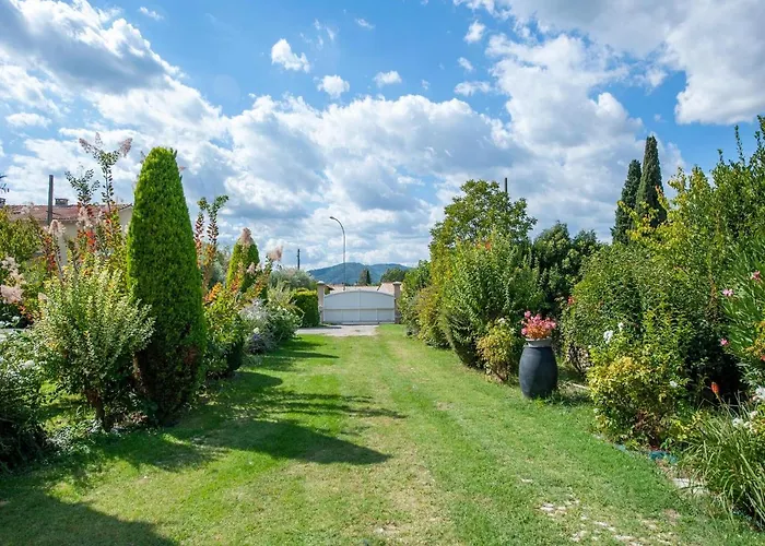 Villa Elegant In With Garden Les Mées