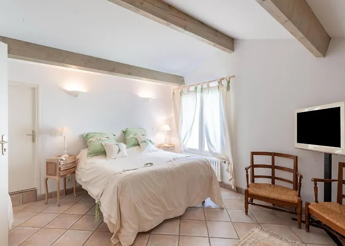 Villa Elegant In With Garden *