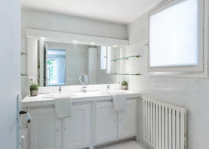 Villa Elegant In With Garden *