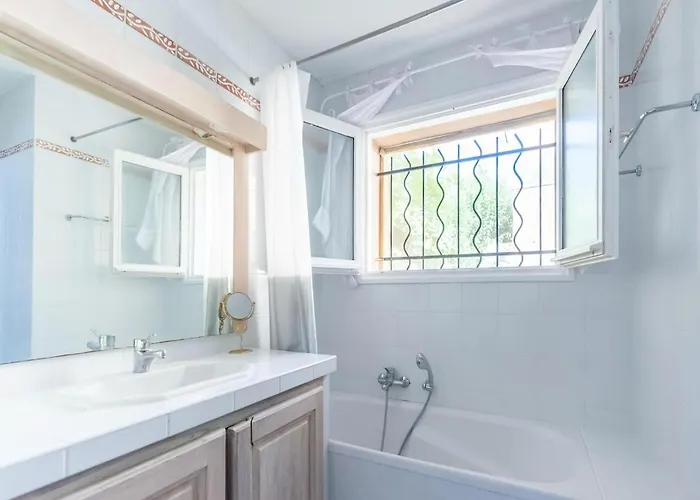 Elegant In With Garden * Les Mées